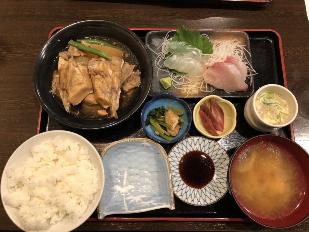 魚亥子のサービス定食